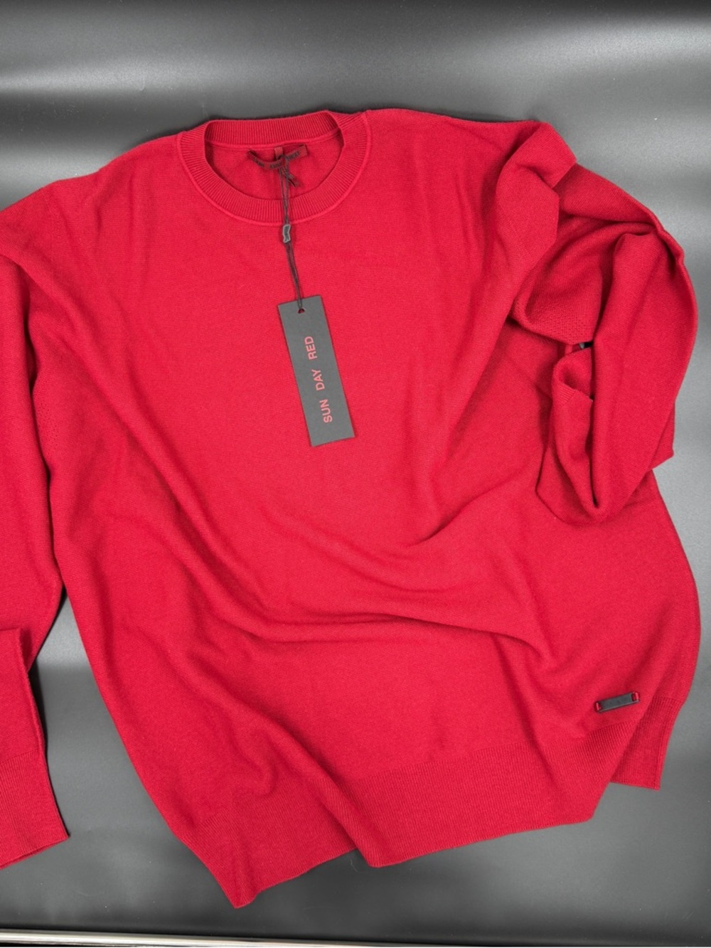 Sun Day Red™ golf sweater. Beautiful red crewneck size XL